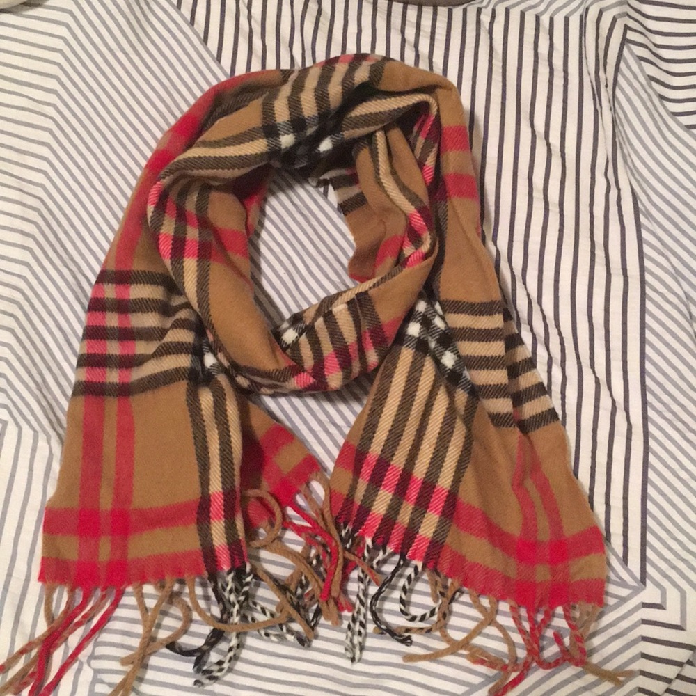 🎉🎉 Khaki plaid fleece scarf.